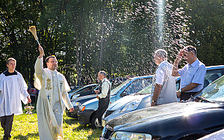 Kierowcy święcą pojazdy i modlą się do swojego patrona